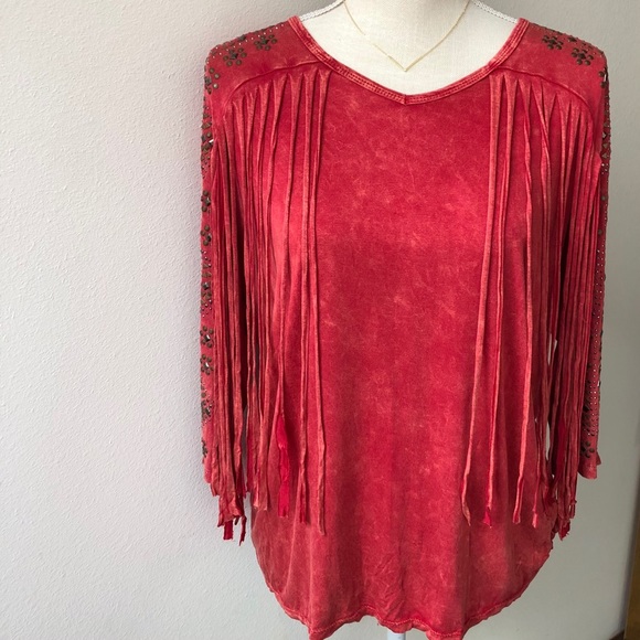 Detailed Red Top - Picture 3 of 6